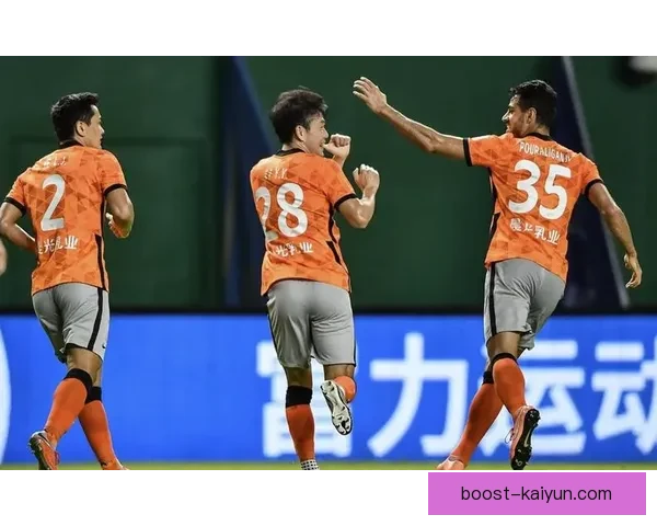 克鲁伊夫进攻组织状态回暖，球队表现稳健值得关注